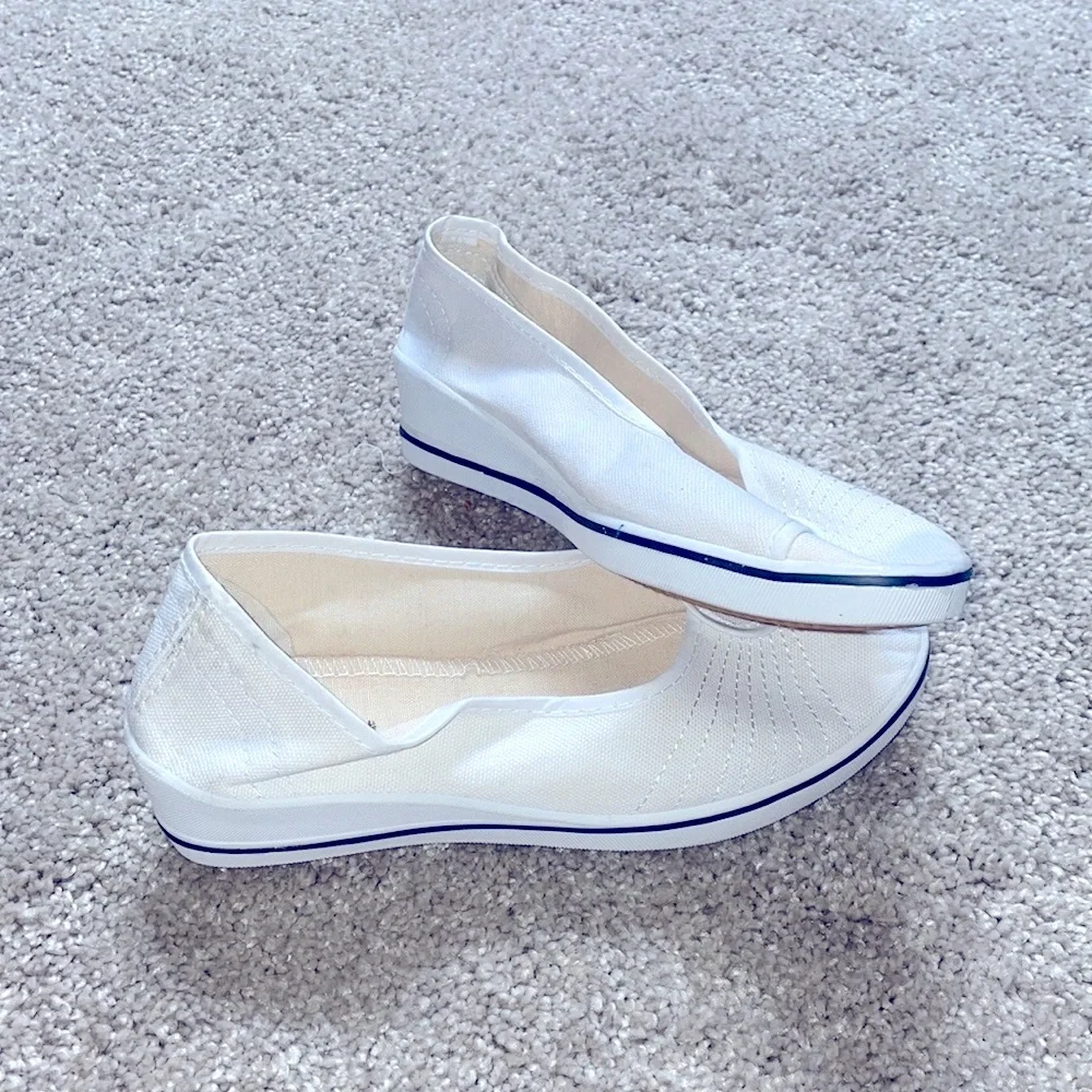 New white wedge ballet style walking shoe canvas size 7.5